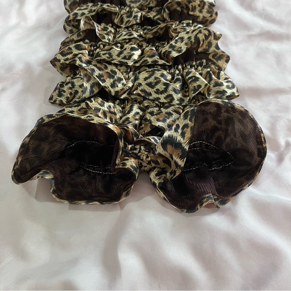🩵2FOR$20 Boutique Brown&Gold Leopard Satin Ruffle Romper - Picture 4 of 7